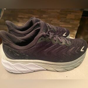 HOKA ARAHI 6 WOMEN SIZE 7 BLACK/GREY TRIM